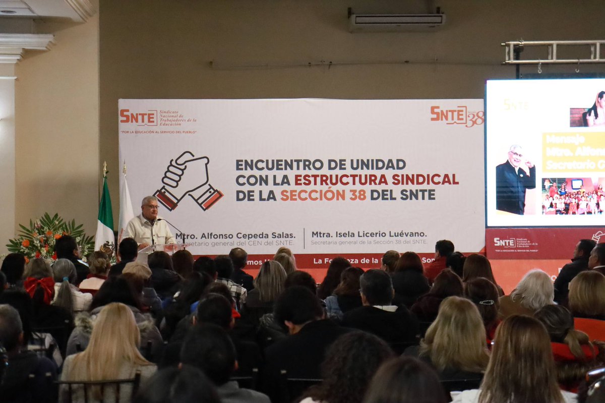 Como parte de la gira de trabajo por las diferentes regiones de mi tierra, #Coahuila, hoy estuve en #Monclova, donde sostuvimos un encuentro de unidad con la estructura de la Sección 38 del #SNTE, encabezada por la Mtra. <a href="/iselaMat38/">isela Licerio</a>.