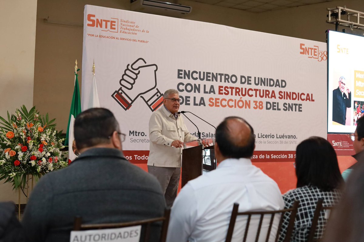 Me dio mucho gusto estar en Coahuila y refrendar el compromiso de seguir trabajando en unidad, cercanía y organización en favor del magisterio y de la educación pública. ¡La #Sección38 es fortaleza y unidad! 💪📚
