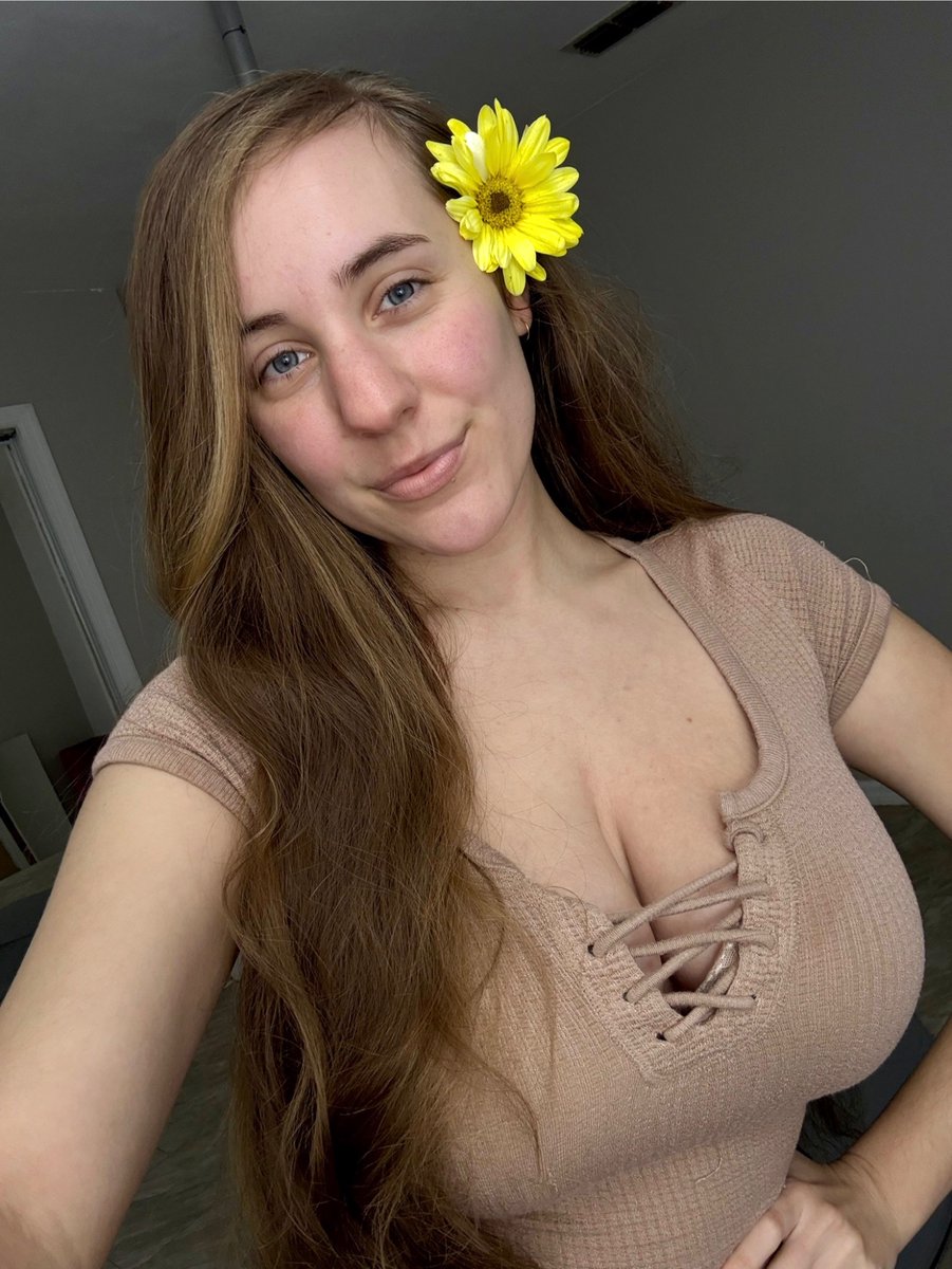 kasthedilla's tweet photo. Would I make a good Rapunzel? 🌸☀️ https://t.co/AmqXv7S8Hy