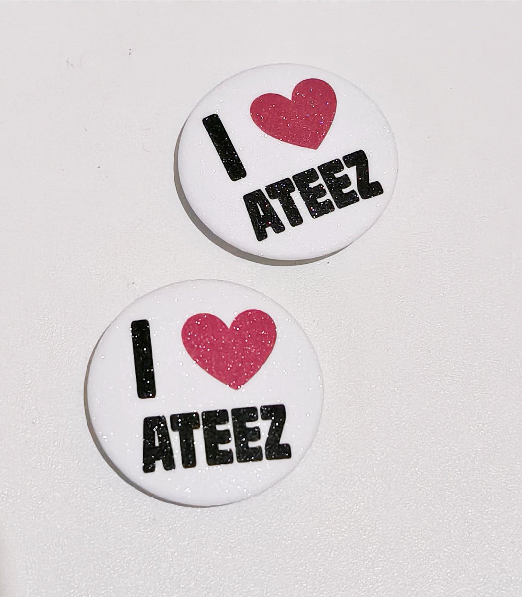 FancystuffI's tweet image. Wts 
Ready strap 2in1 lightstick ateez 
Size 3x100cm
Bisa untuk strap tas
Print 2 sisi 
Harga 35k/ea 
Free 1 pin glitter ateez
s.shopee.co.id/70DrcssvZi