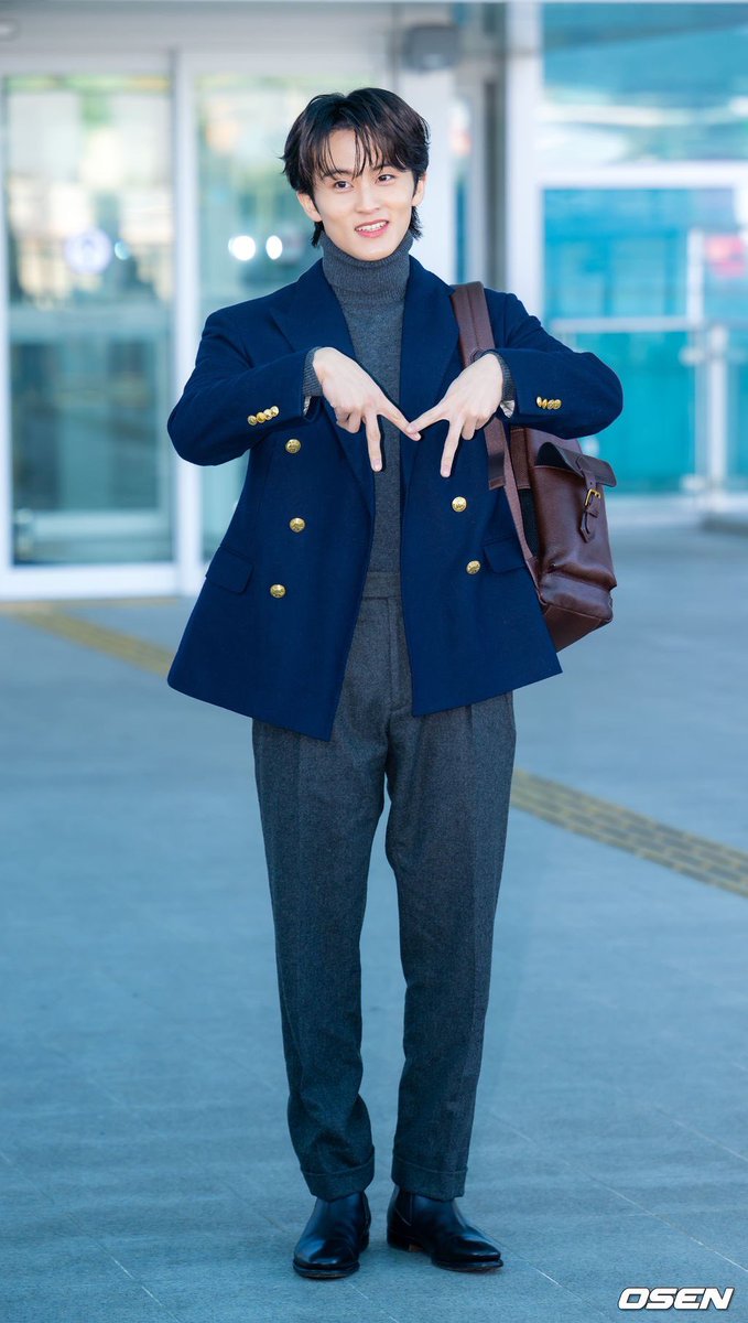 MARKLEE_TH's tweet image. 260114 คุณมาร์ค กำลังเดินทางไปมิลานเพื่อร่วมชมแฟชั่นโชว์ Ralph Lauren Fall 2026 ณ Milan Fashion Week

ขอชวนเพื่อน ๆ มาติดแฮชแท็กเพิ่มเอนเกจให้มาร์คและแบรนด์กันค่ะ

MARK LEE AT MILAN FASHION WEEK
#MarkLeexRalphLauren @RalphLauren