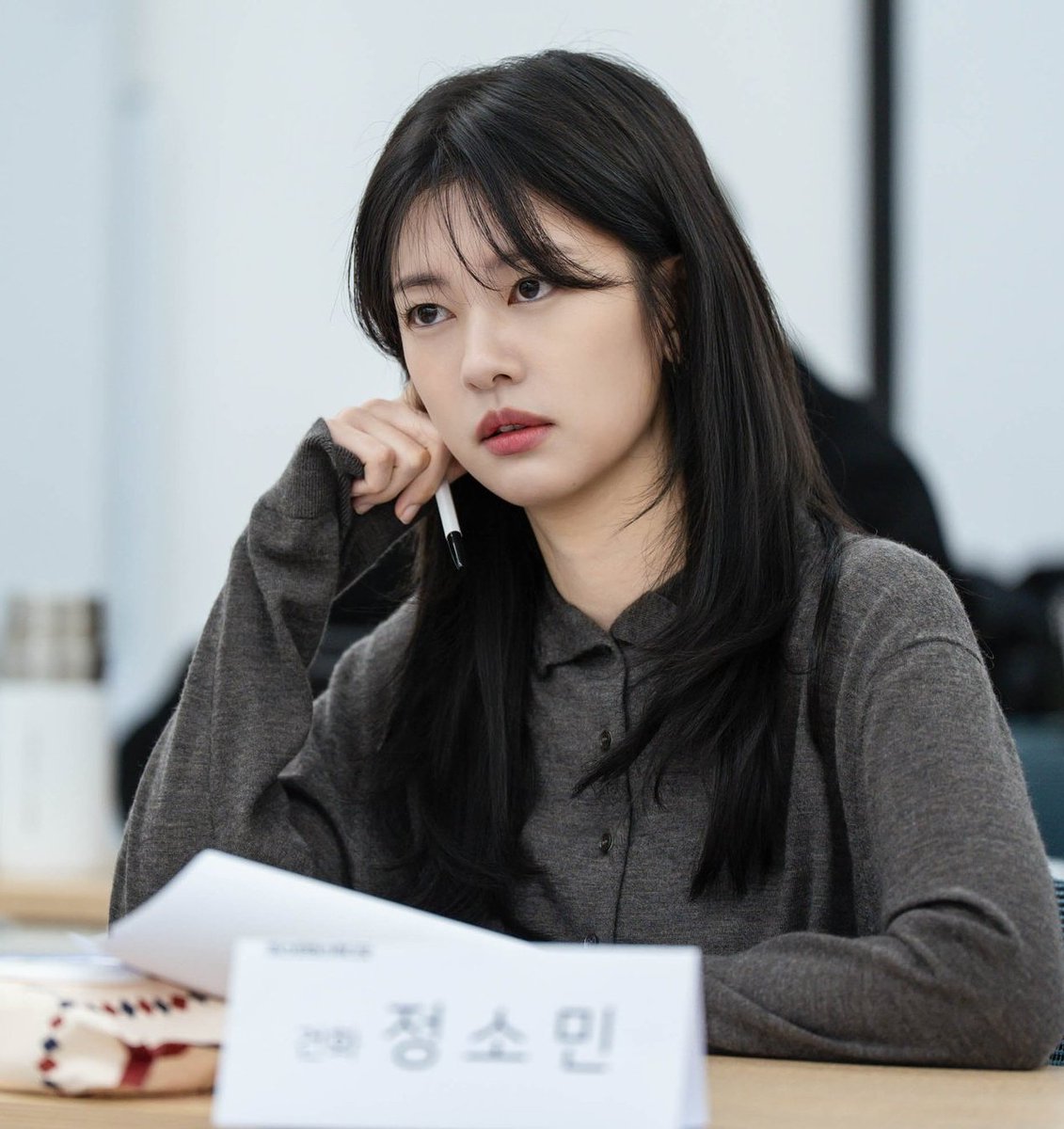 hallyuforums's tweet photo. #JungSoMin and #LeeSooHyuk at the script reading of Netflix's #Dealer!

Synopsis : Dealer tells the story of a dealer who uses her sealed supernatural powers to protect her wedding plans, diving into a world of dangerous crime. Set in a casino, it's a crime thriller about a bride-to-be who struggles to achieve her simple goal of a safe wedding.

#HallyuForums #Hallyu #KDrama