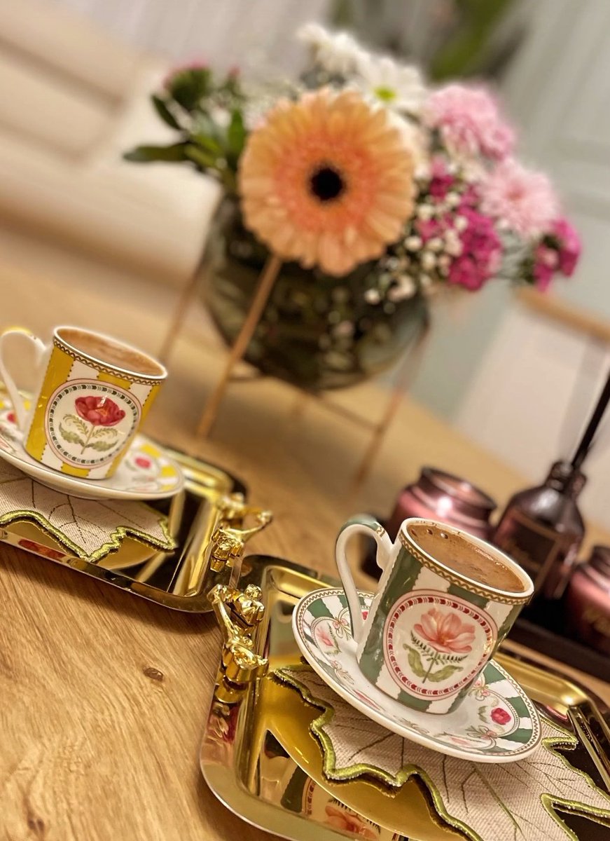 “İnsanların mânâdan, gönülden anlamadığı 

çağa geldik. 

Gönüllerimizde hep haklı bir kırgınlık...”