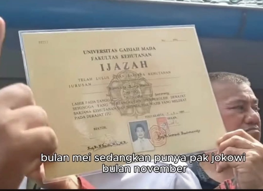 Ijazah asli UGM fakultas kehutanan yg ditunjukkan di PN Solo kemarin.
Ijazah ini dikeluarkan bulan Mei 1985.
Sementara ijazah Jokowi bulan November 1985.
Apa mungkin tahun 1985 UGM 2x melakukan wisuda?
Ataukah ijazah Jokowi dan teman2nya yg keluar November 1985 semuanya palsu?