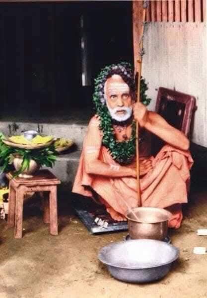 *ஸ்ரீராமஜயம்* 

*அம்பாளின் சாகம்பரி அலங்காரம் !*🌹

ஒரு போகி பண்டிகையன்று காமாட்சியம்மன் கோவிலுக்கு காஞ்சிப் பெரியவர் வந்தார்.

அங்கிருந்த சாஸ்திரியிடம், “பொங்கலன்று அம்பாளை சாகம்பரியாக அலங்காரம் (காய்கறிகளால் அலங்கரித்தல்) செய்யுங்கள். இந்த வடிவில் அம்பாளை தரிசித்தால் பாவம்