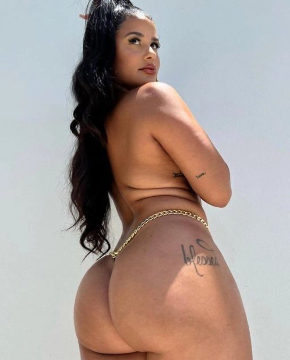 CurvaceousIcon's tweet image. 