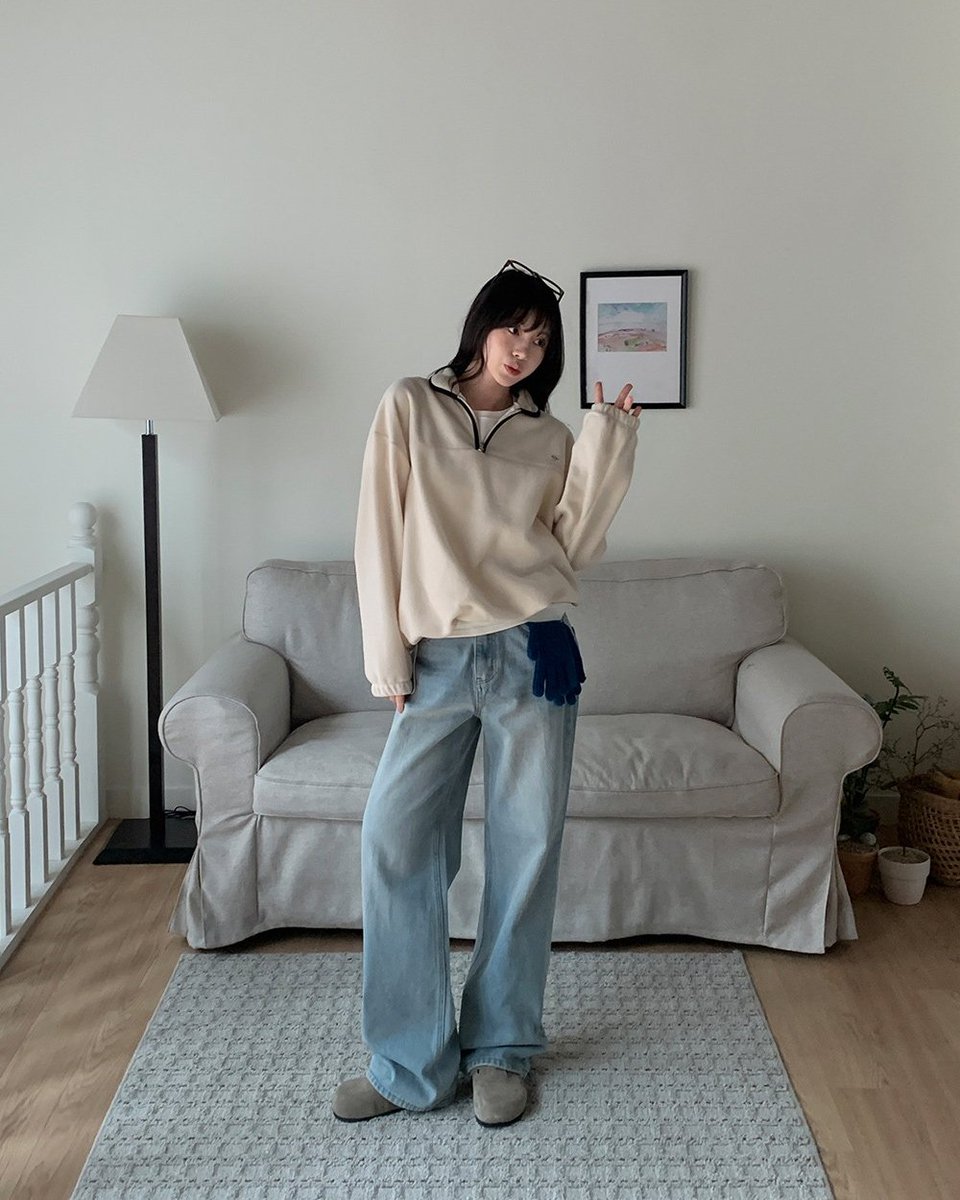 HotpingJ's tweet image. 配色ラインがポイント😉

📌起毛ハーフジップアップ配色フリース
👉x.gd/gVua0

ハーフジップアップで首回りもあったか💗
インナーにポイントカラーを仕込めば
こなれ感満載のカジュアルコーデが完成💕

フリース生地なのでふかふか暖かく
冬中着たくなるアイテムです✌️

#冬服 #冬コーデ