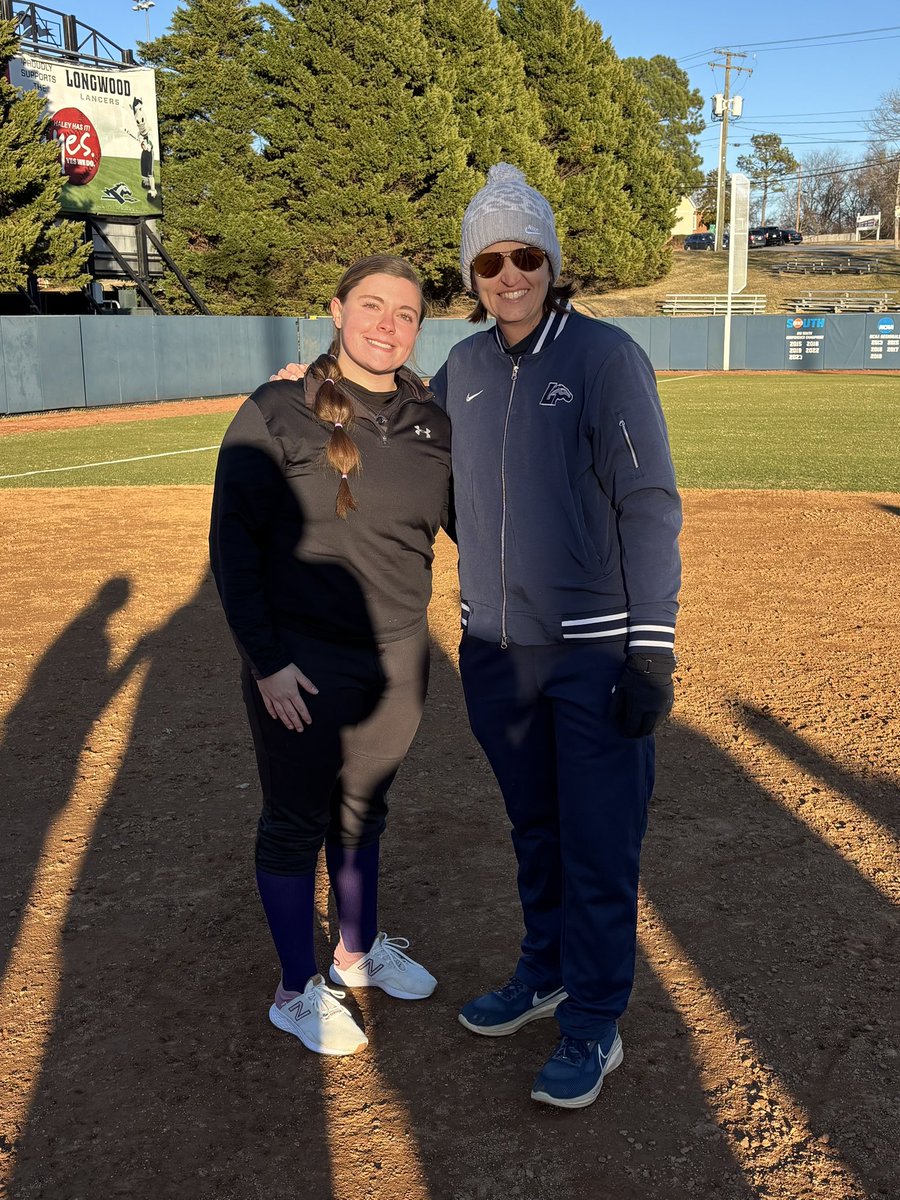 Thank you to <a href="/longwoodu/">Longwood University</a> <a href="/LongwoodSB/">Longwood Softball</a> for an amazing camp this weekend. Quite chilly and windy 💨🥶 but what an amazing day. Also, thank you to all of the players who gave me more knowledge of the game. Cannot wait for next camp!