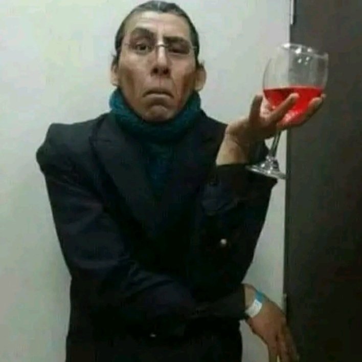 ser lésbica e travesti meio que é o auge do quão chique um ser humano pode ser.... tava aqui pensando na elegância da existência das sapatravas. crème de la crème