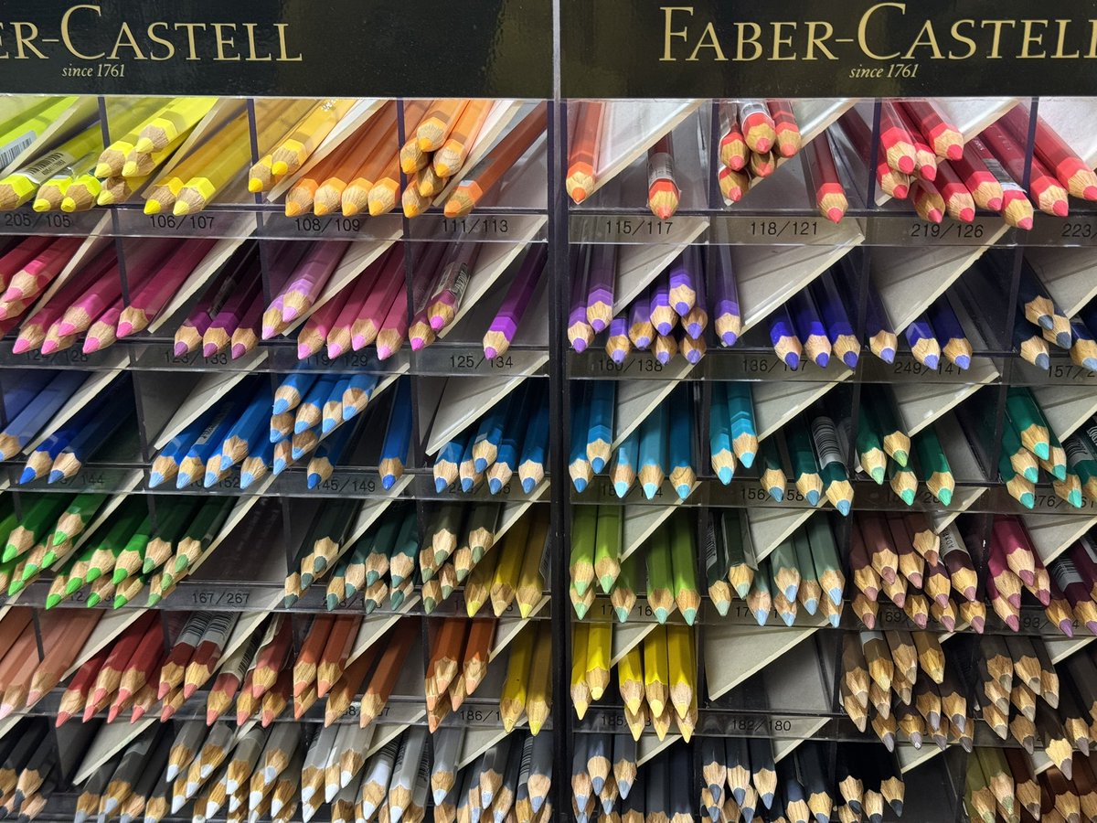 マーメイド紙の買出し〜！
紙に限らずグラデー好き🤣

#コズ紙オートバイサービス
#マーメイド紙
#竹尾
#グラデーション好き