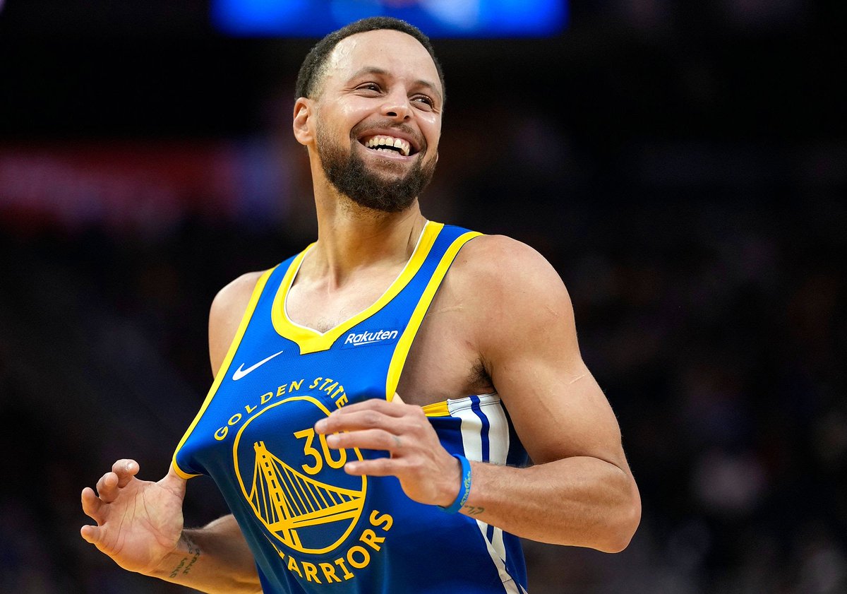 SCurry_FR's tweet image. Steph Curry a inscrit plus de 3 pts en carrière, que de lancer-franc. Ça paraît invraisemblable mais c’est pourtant vrai ! 😭😭

➡️ 3 points inscrits : 4199
➡️ Lancers-francs inscrits : 4189

C’est surréaliste. Une vraie stat de baller ! Pas sûr que ce « record » tombe un jour