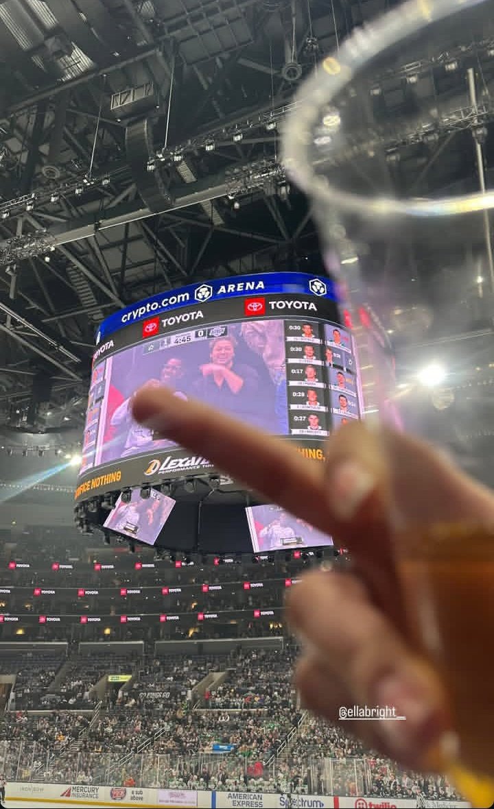 offcampusrprt's tweet image. 📰 QUE HOMEM MEUS AMIGOS! ❤️ 

"Obrigado @/lakings por nos receberem e obrigado Mika pelo gesto gentil.”

@/stephenkalyn via Instagram feed.