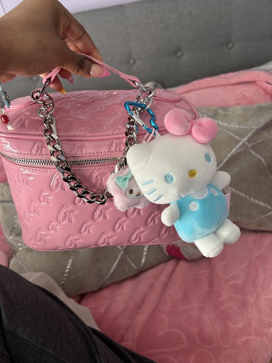 layxsnv's tweet image. glamaholic’s drop will be 1.30.2026.🎀 don’t miss ittttt. i need every pink bag&amp;gt;&amp;gt;&amp;gt; 🥹🥹😍
