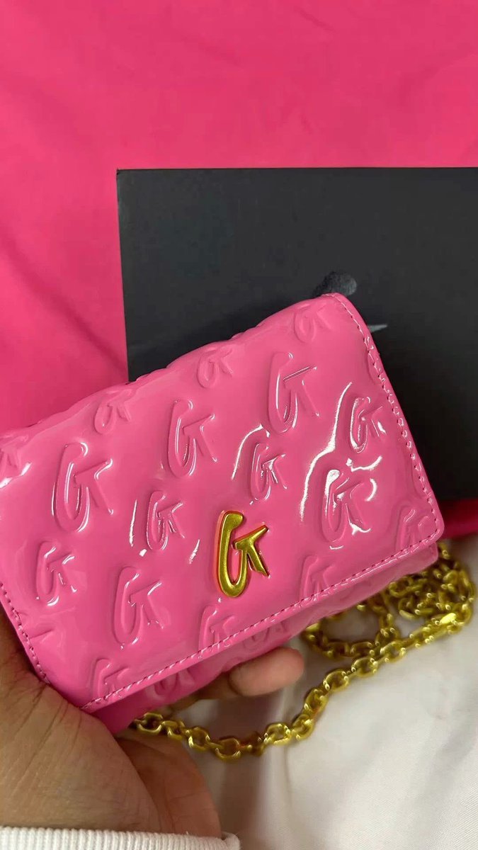 layxsnv's tweet image. glamaholic’s drop will be 1.30.2026.🎀 don’t miss ittttt. i need every pink bag&amp;gt;&amp;gt;&amp;gt; 🥹🥹😍