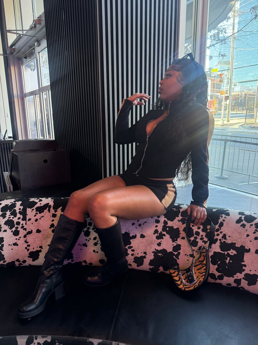 dkshaii's tweet image. Baddie &amp;amp; my baddie friends 👩🏽‍❤️‍💋‍👩🏽