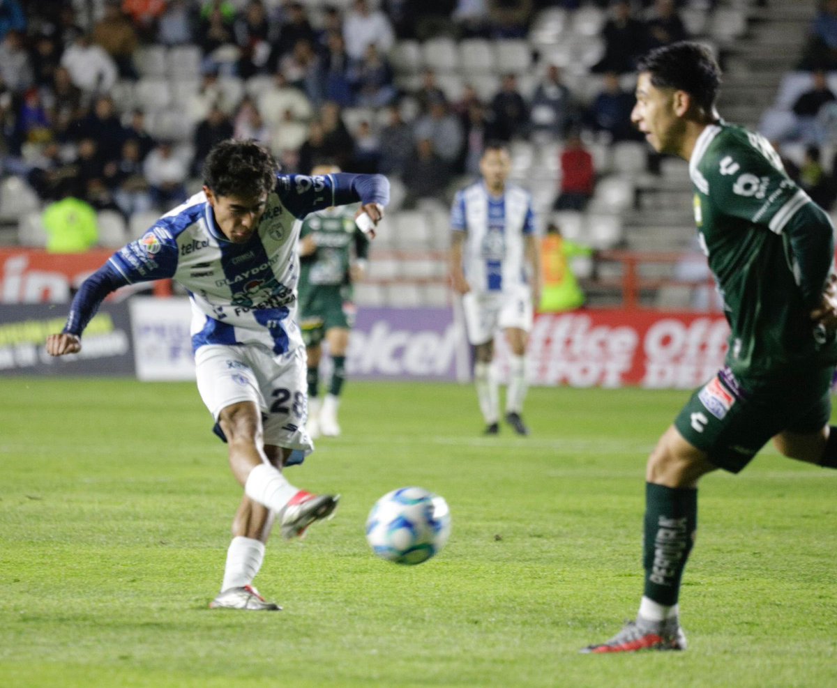 CON LA MÍNIMA DIFERENCIA ⚽️👍🏼🏟️
Oussama Idrissi anotó el 1-0 con el que #Tuzos vence al #León en el Estadio Hidalgo. Buen duelo entre los hermanos y caras nuevas en el equipo de Solari. Fotos @kelvin_loaiza_tellez