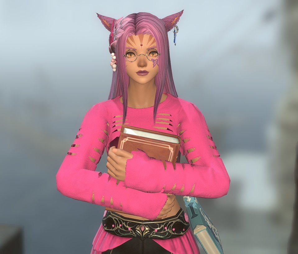 SrinityFF's tweet image. S'harra reached level 60 summoner and earned her perfect emote via pvp at the same time! This kitty knows how to multitask. 😸
#miqote #FFXIV