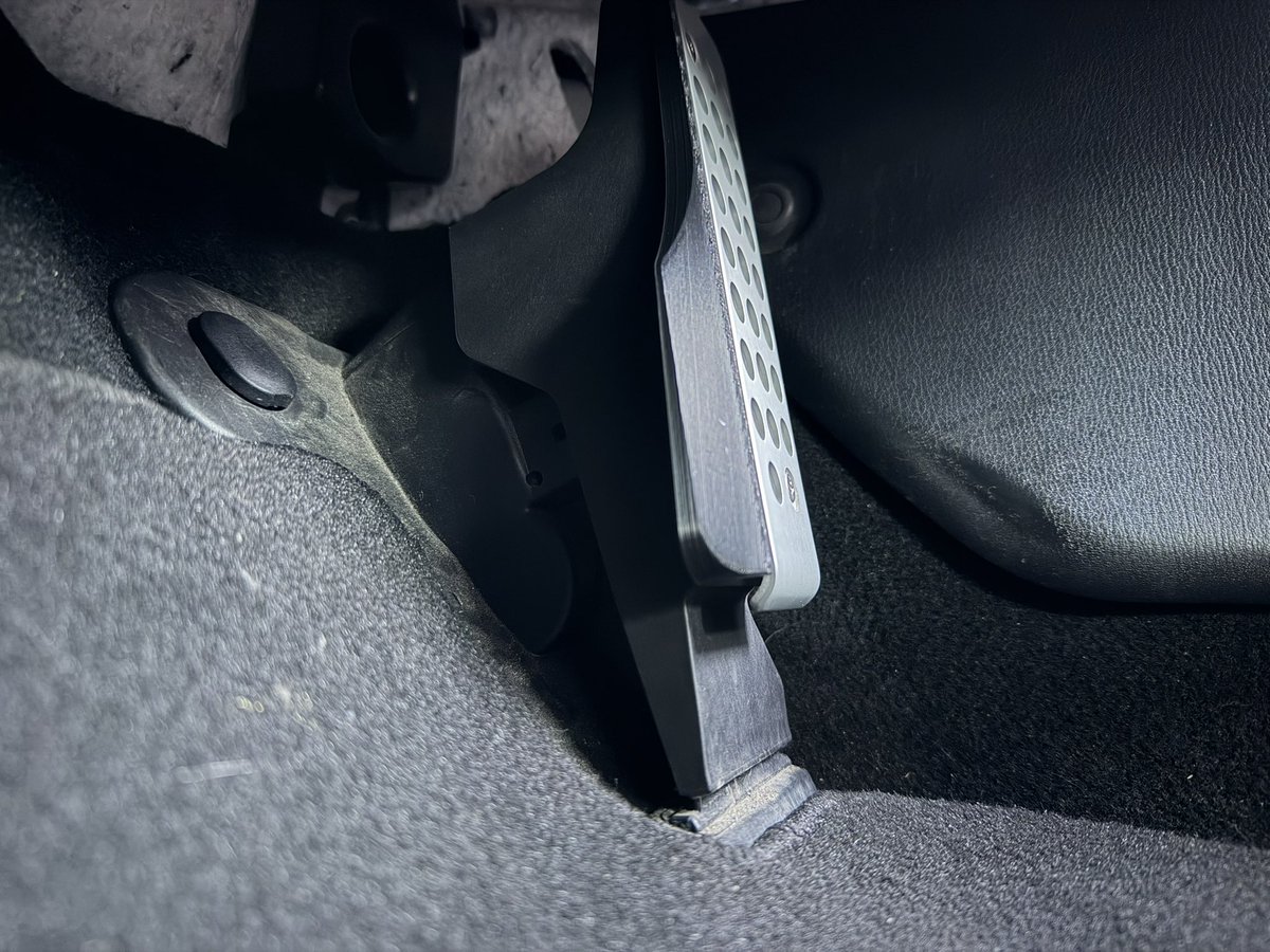 マツスピアルミペダルとアクセルペダルスペーサー取付！