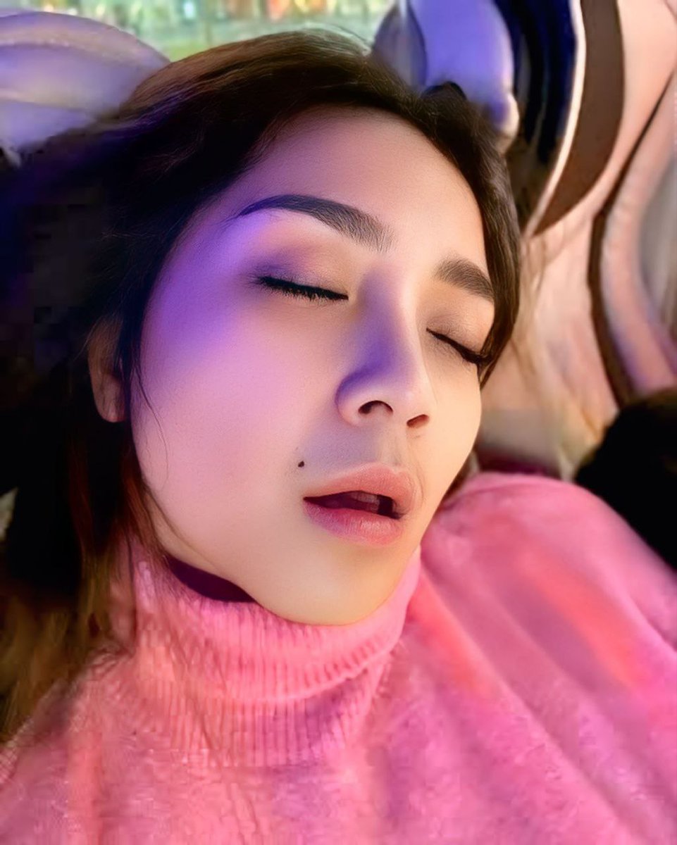 Alexand55896889's tweet photo. mm gigi tidur mangap aja tetep cantikan https://t.co/mslreLap2S