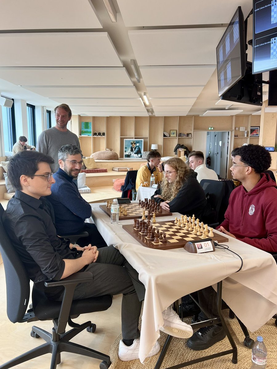 caissa_bordeaux's tweet photo. Superbe journée pour le deuxième rapide de Caïssa, avec la victoire finale de Matthieu Cornette devant Loïc Travadon et Laurent Fressinet. 

Rendez-vous l’année prochaine ! ♟️ https://t.co/s2ecEiEPDL