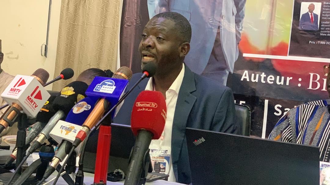 BiakaDjoret's tweet photo. Je vous souhaite une année 2026 de révolution citoyenne.
2025 a confirmé la désillusion et l’arbitraire. 2026 doit être l’année des actes : vérifier, s’organiser, exiger des comptes, défendre l’intérêt général. Un peuple ne sous-traite pas sa cause. Notre nombre= notre force. https://t.co/KVZSScOyBK