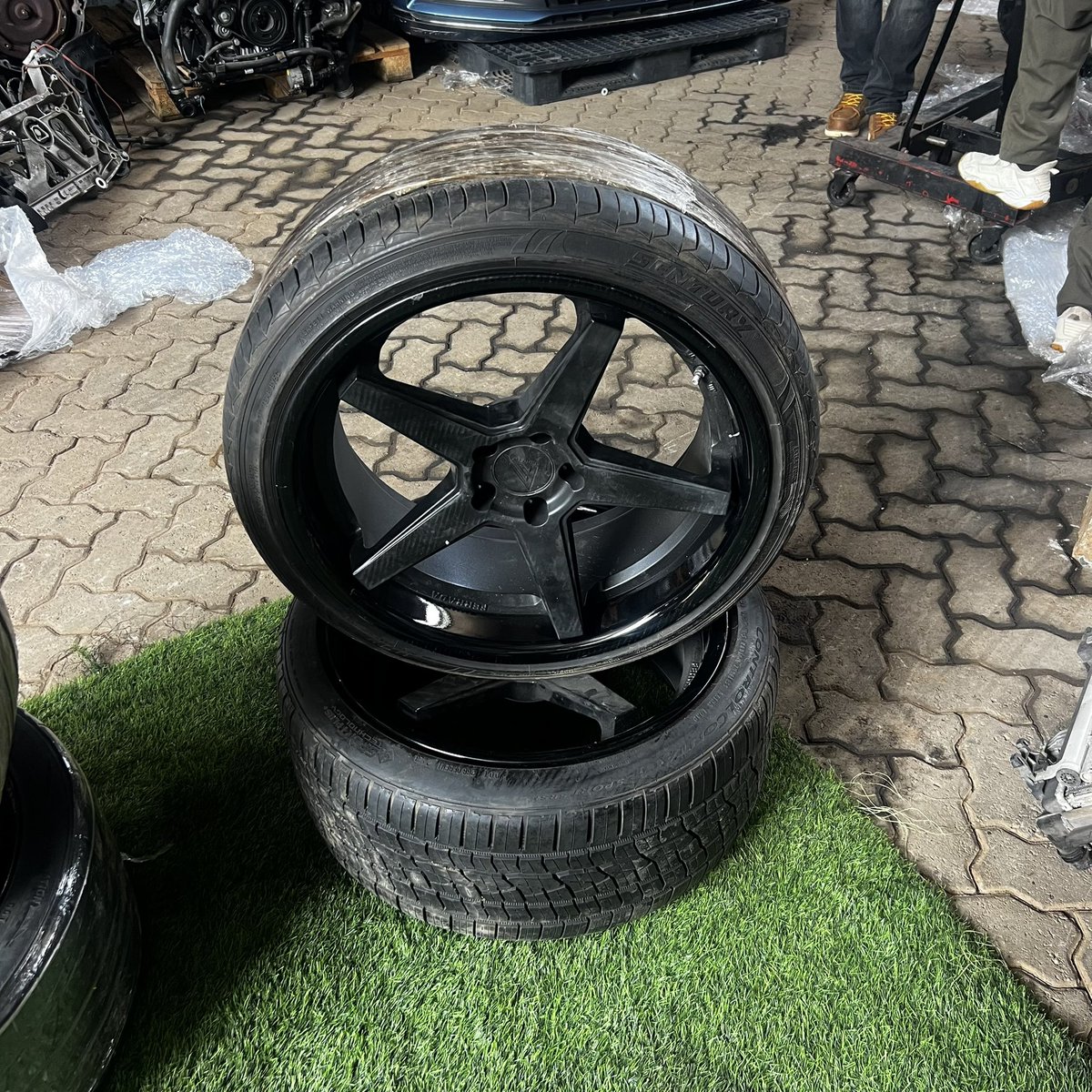 ken_direct's tweet photo. At our local store, we have these set of 20” Ferrada rims plus tyres that are black in color. With a unique pattern that stand out. A sporty and classy look. Visit our local store or get in touch with us for affordable rims. https://t.co/fOHaovFoYO