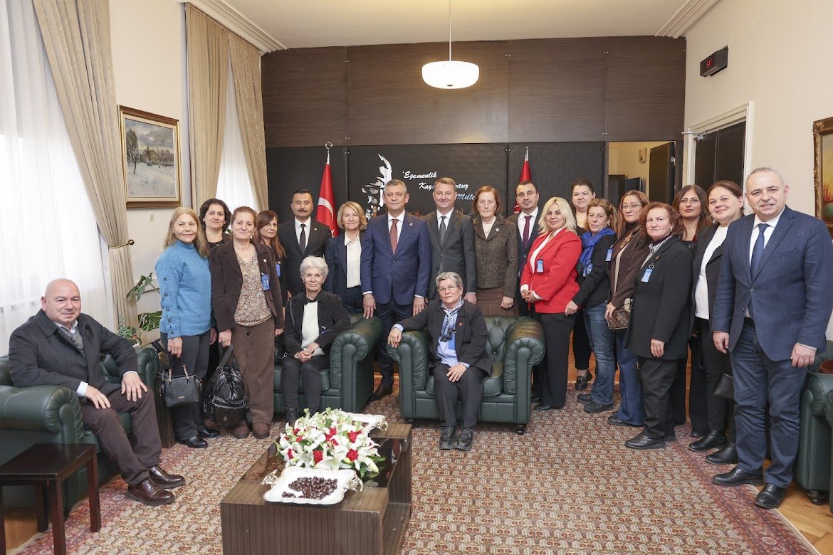 Manisa Milletvekillerimiz Selma Aliye Kavaf ve Bekir Başevirgen, Akhisar Belediye Başkanımız Ekrem Kayserili, Akhisar İlçe Başkanımız Hayriye Hacet, Akhisar Kadın Kolları Başkanımız Yıldız Polat ve yönetimi ile birlikte Manisa’nın gururu, Türkiye’nin umudu olan Genel Başkanımız