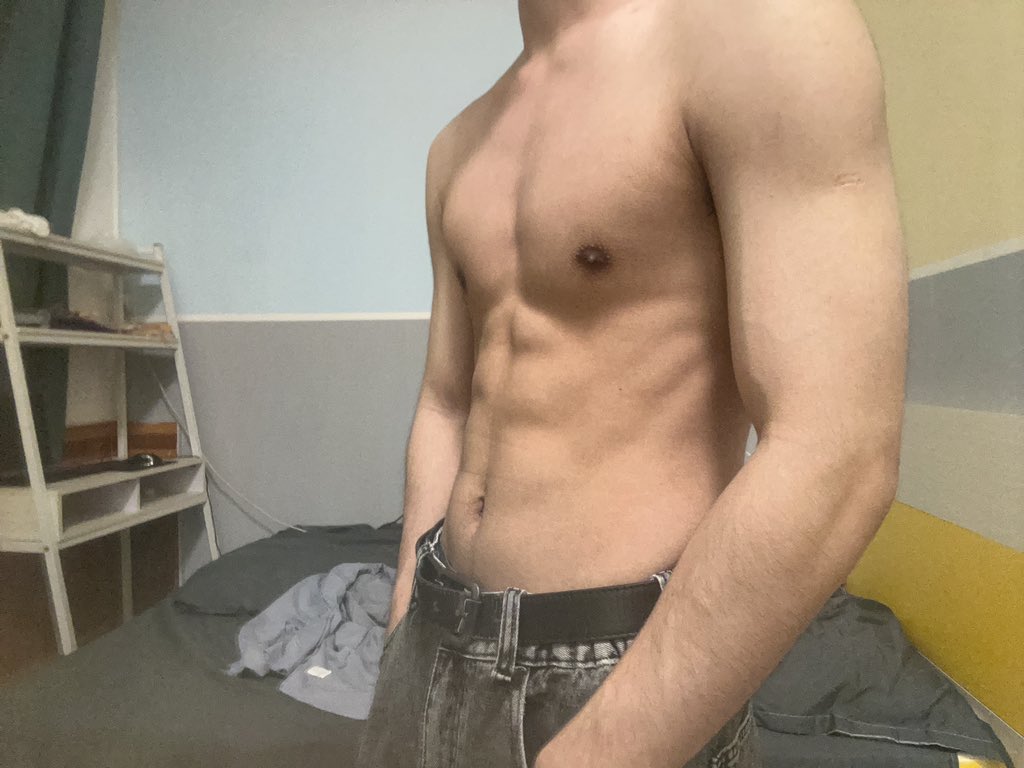 keleyy7's tweet image. 向我摇尾巴 或者我对你低头 #健身 #薄肌