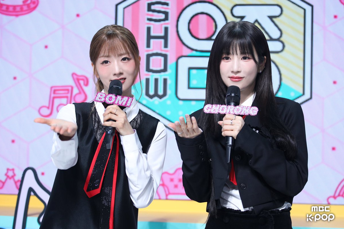 분명 아직 겨울인데
음악중심에는 초봄이 왔어요~💐

초봄만이 내 답인거야 💌

#쇼음악중심 내일 3:20 PM에 만나요 ʕ•ﻌ•ʔ ♡

260110 #쇼음악중심 #음중 #에이핑크 #Apink #박초롱 #윤보미
<a href="/Apink_2011/">Apink(에이핑크)</a>