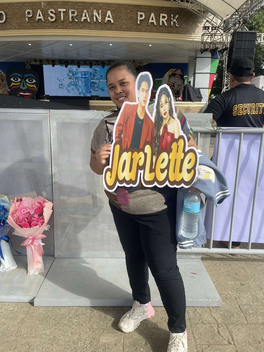 SolidetteLraJ's tweet photo. Finally! Ready na ang teamlive ng 20 pcs. na Jarlot para suportahan ang dalawa. 😍🫶🤎 https://t.co/C8TDF8vGZI