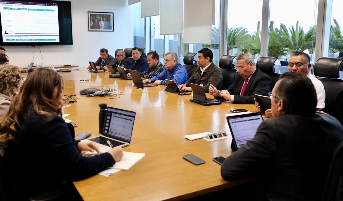 Siguiendo las instrucciones de nuestra presidenta, la Dra. Claudia Sheinbaum Pardo, y de nuestra secretaria de Energía, la Mtra. Luz Elena González Escobar, continuamos trabajando de manera coordinada con el equipo directivo del CENAGAS en los proyectos estratégicos que ya están