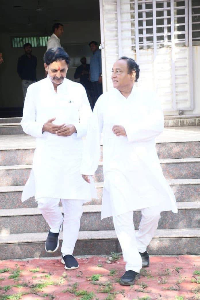 पूर्व सांसद आदरणीय श्री लक्ष्मण सिंह जी छोटे राजा साहब को जन्मदिन की हार्दिक बधाई एवं शुभकामनाएँ ।

आपके उत्तम स्वास्थ एवम दीर्घायु जीवन की कामना करते हैं ।

<a href="/laxmanragho/">lakshman singh</a> <a href="/digvijaya_28/">Digvijaya Singh</a>