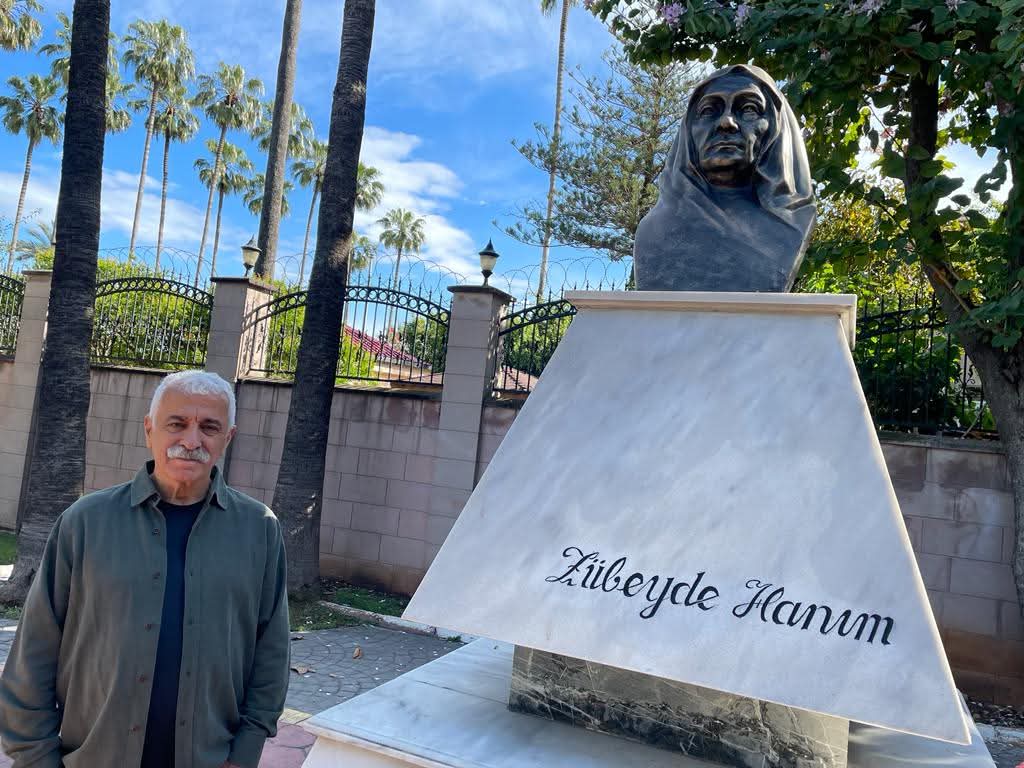 14 Ocak 1923'de hakka yürüyen, önderimiz Gazi Mustafa Kemal ATATÜRK'ümüzün annesi Zübeyde Hanım'ı ölüm yıl dönümünde saygıyla, sevgiyle ve rahmetle anıyorum. 

Ruhu şad olsun.