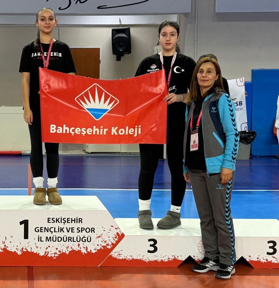 Okul sporları kapsamında, Gençlik ve Spor İl Müdürlüğü tarafından düzenlenen okullar arası Genç A Kızlar Eskrim Flore müsabakasında Fen ve Teknoloji Lisesi öğrencilerimizden;
🌟Nil MİNSİN İL 1.si 🥇 
🌟Derin Ezel KAYA İL 3.sü 🥉 oldu. 
Tebrikler 👏❤️💙
