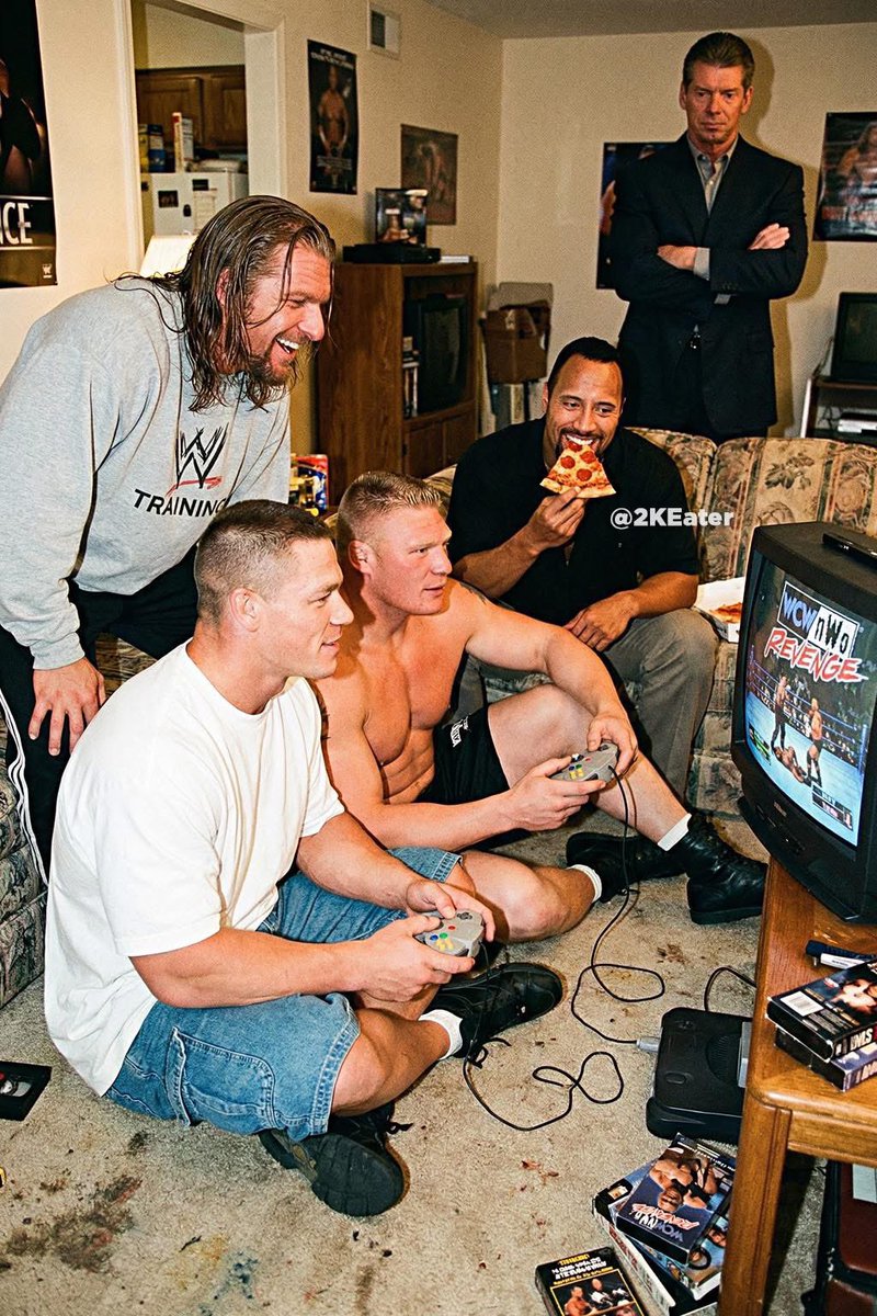 Mrkamashi's tweet image. Si cette photo avait fuité en 2003, Internet aurait explosé.