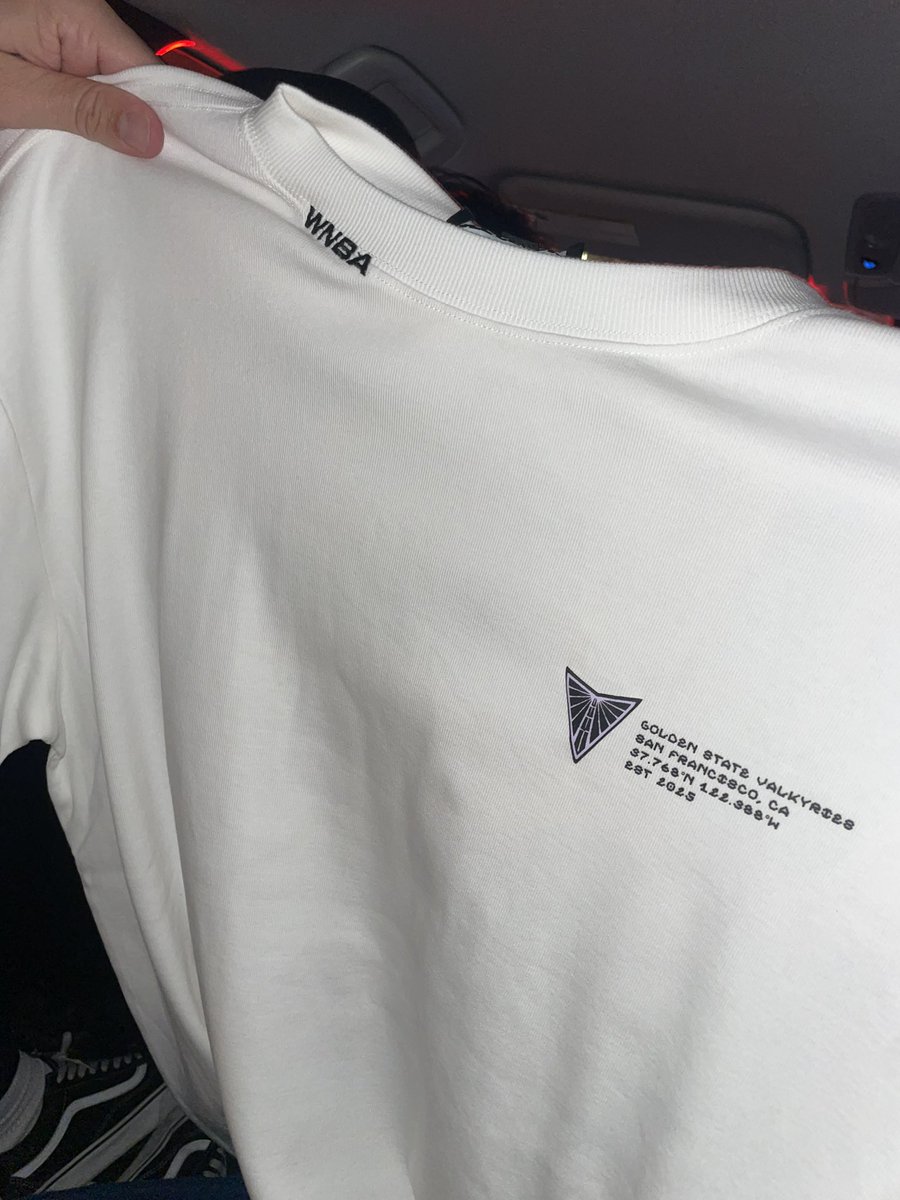 RizzTeam6's tweet photo. @krisjuszczyk this is the flyest/best quality shirt I’ve ever seen. But the warriors make me and my homie pay 220 bones for 2 of them. Go niners♥️love you both till I die💛but come on https://t.co/UyFPtAj7TH