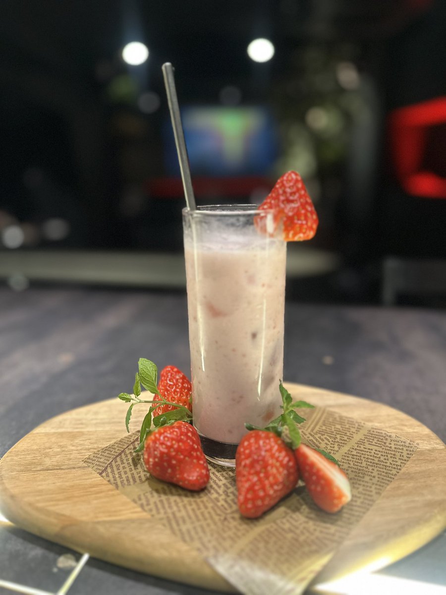 HEAT名古屋栄店OPENです！
今なら季節限定のいちごミルクがございます☆
季節にピッタリ見た目も可愛い！シーシャとペアリングでイチゴやブルーベリー使ったフレーバーがおすすめです♪♪
ぜひ飲んでみてください〜(*^^*)
個室のお問い合わせもお気軽に！
本日もご来店お待ちしております☆