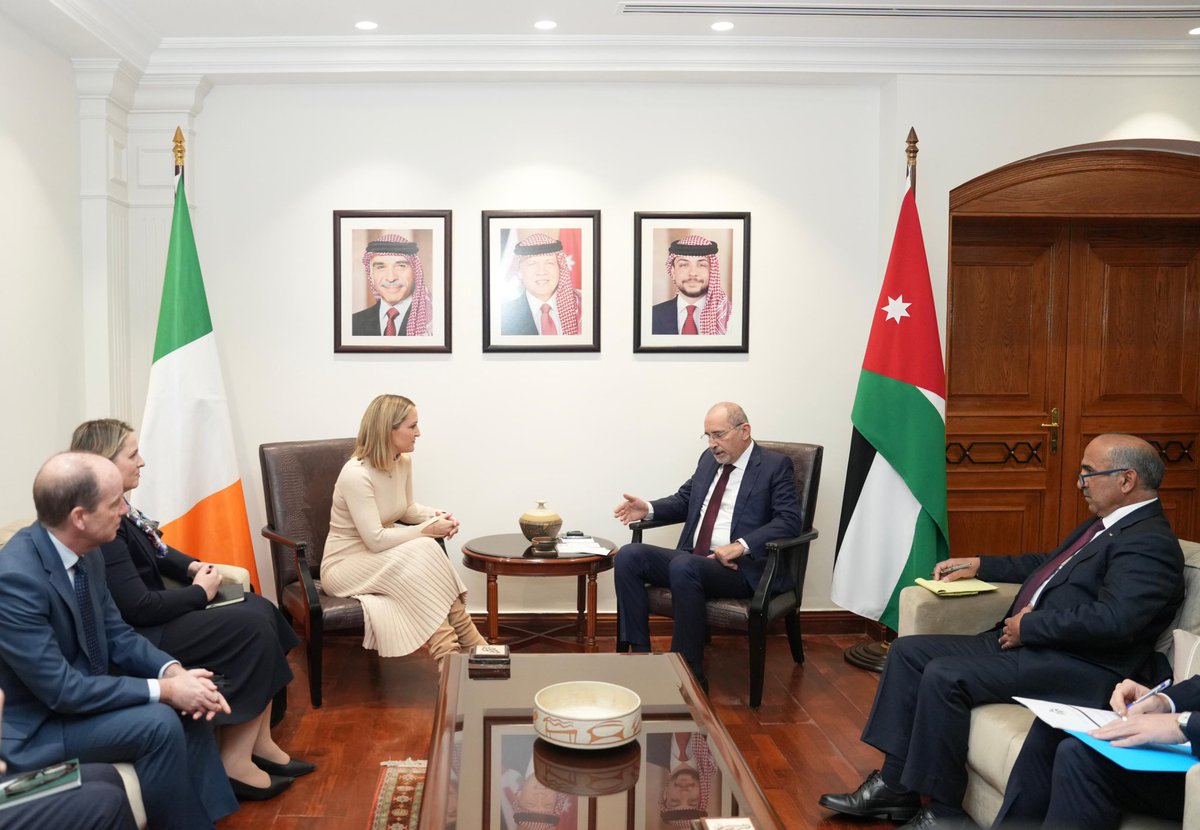 يجري الآن نائب رئيس الوزراء ووزير الخارجية وشؤون المغتربين أيمن الصفدي <a href="/AymanHsafadi/">Ayman Safadi</a> مباحثات موسّعة مع وزيرة الخارجية والتجارة والدفاع الإيرلندية هيلين ماكنتي <a href="/HMcEntee/">Helen McEntee TD</a>، في مقر الوزارة.

#الأردن 
#إيرلندا

🇮🇪🇯🇴