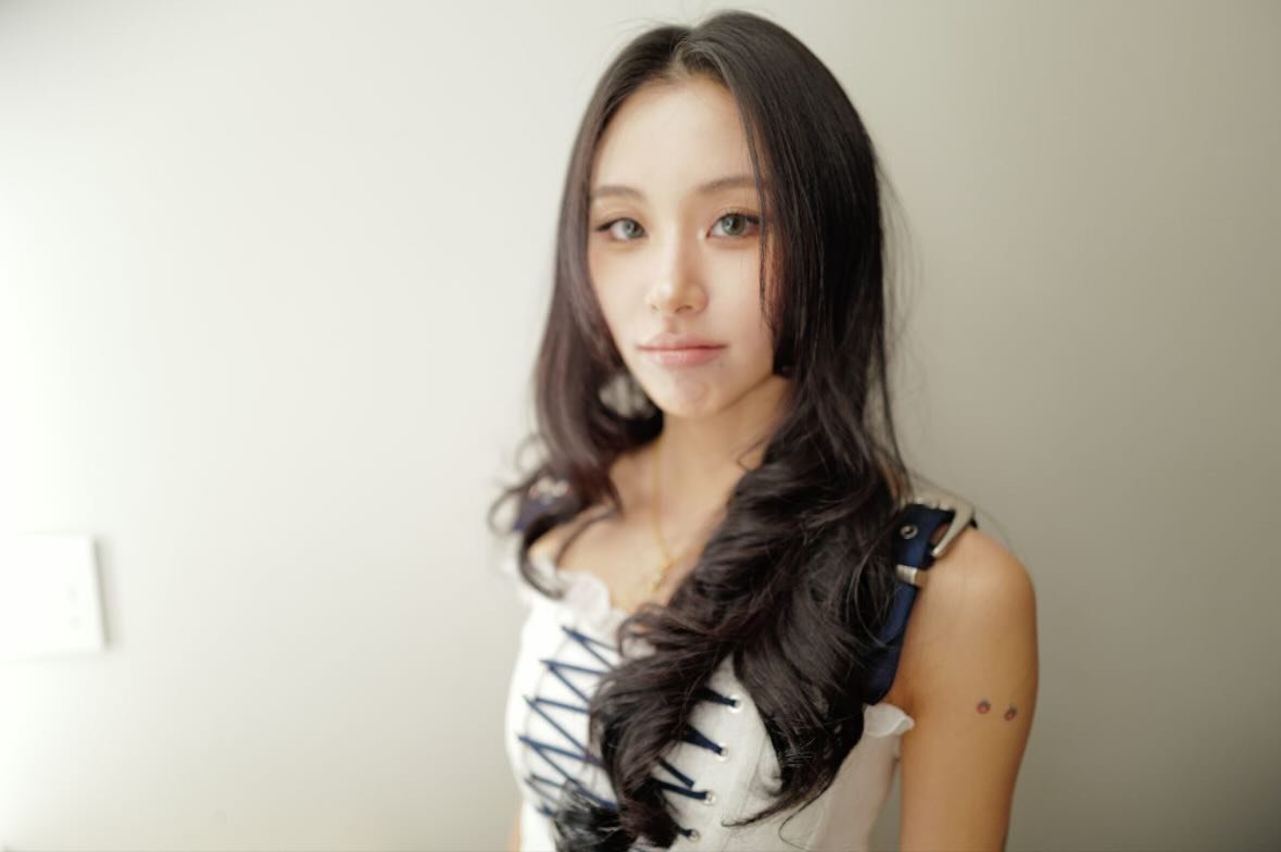 godmitzu's tweet image. CHAEYOUNG PHOTOS BY JEONGYEON 📸