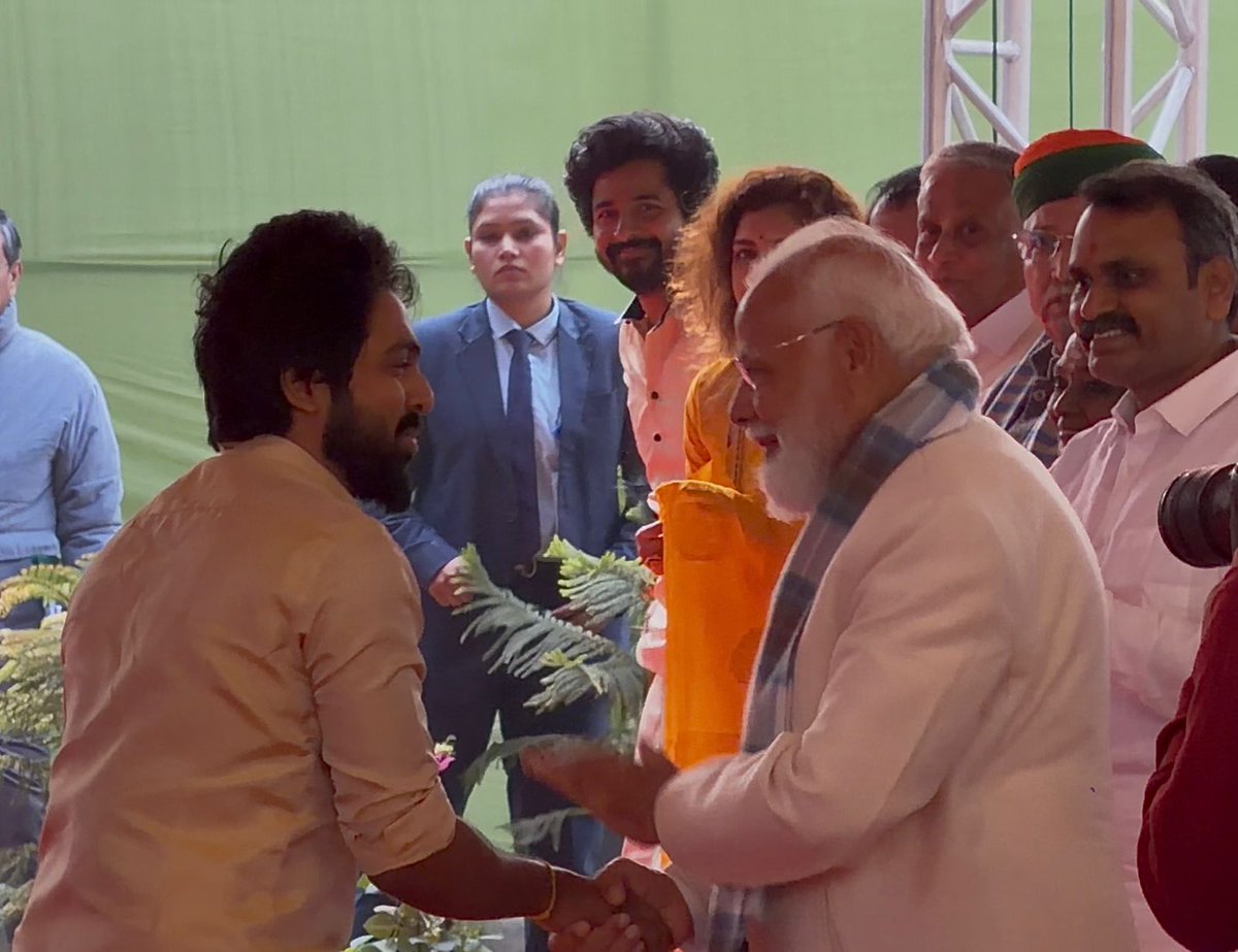 #GVP delivered a powerful performance of #Thiruvasagam at the Pongal Festival function in Delhi, in the esteemed presence of our Honorable Prime Minister #NarendraModi. The event witnessed an overwhelming response and immense appreciation from the audience.
 
proud <a href="/gvprakash/">G.V.Prakash Kumar</a> 📈