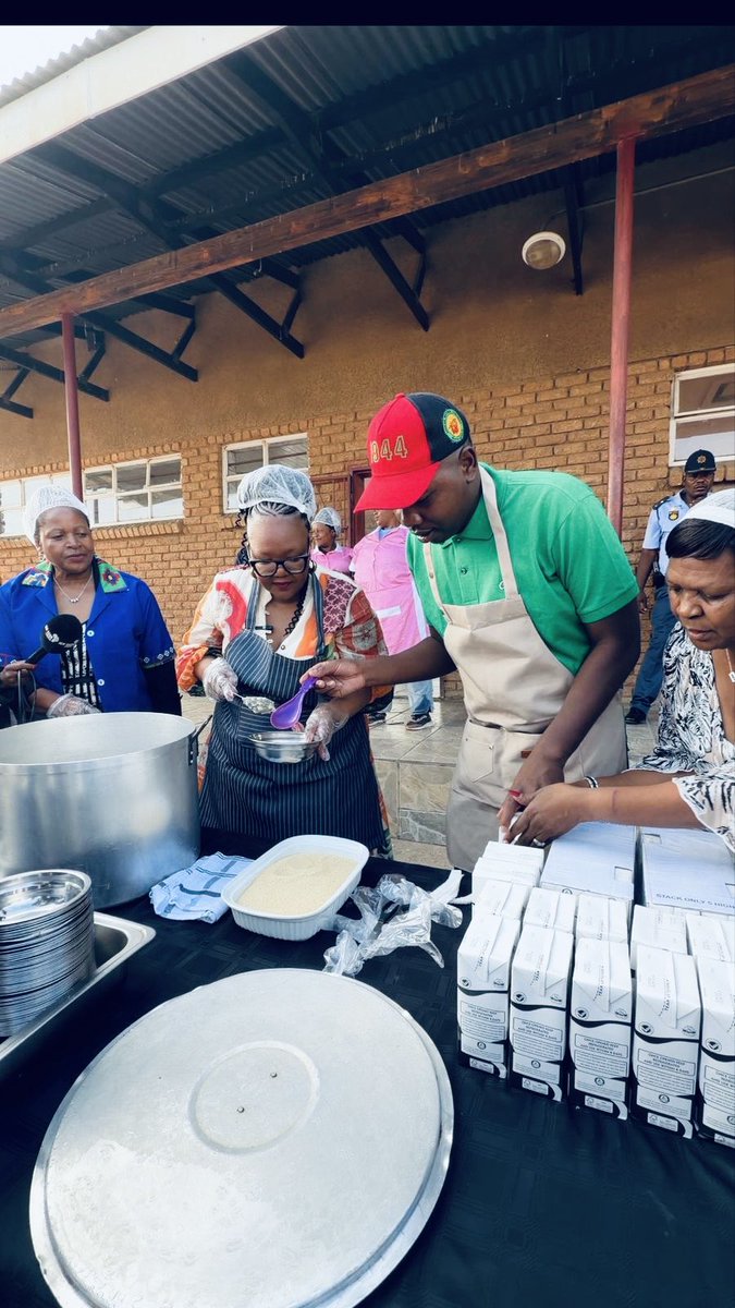 Siviwe_G's tweet image. Dumelang Mzansi! 

Today I am in the North West to welcome learners back to school and to receive our little ones for their first day at school. 

I will be traveling across the province to ascertain the state of readiness across ECDs, primary and high schools. 

These visits are…