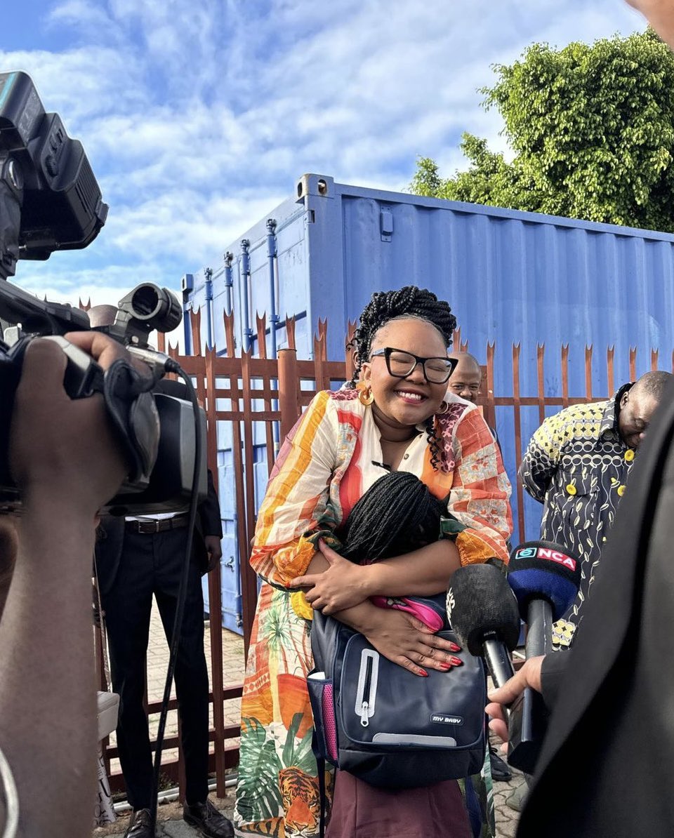 Siviwe_G's tweet image. Dumelang Mzansi! 

Today I am in the North West to welcome learners back to school and to receive our little ones for their first day at school. 

I will be traveling across the province to ascertain the state of readiness across ECDs, primary and high schools. 

These visits are…