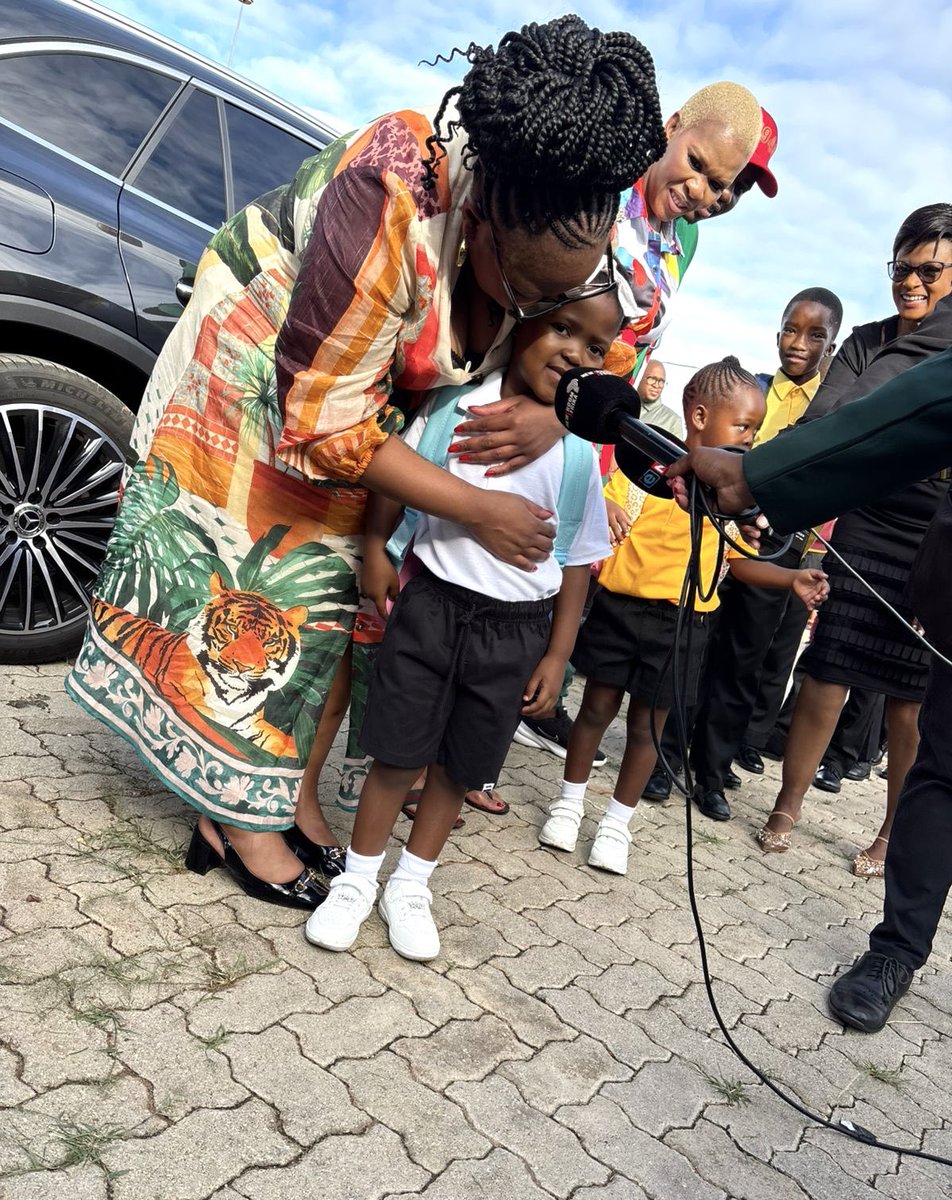 Siviwe_G's tweet image. Dumelang Mzansi! 

Today I am in the North West to welcome learners back to school and to receive our little ones for their first day at school. 

I will be traveling across the province to ascertain the state of readiness across ECDs, primary and high schools. 

These visits are…
