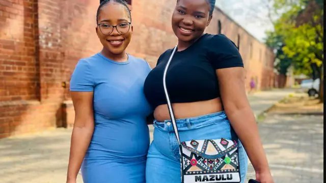 KayaNews's tweet image. JUST IN: Five people have been arrested on charges of hijacking, kidnapping and murder, after the partially decomposed bodies of two missing women were found at a plot in Poortjie near Orange Farm, last Thursday.

Nontokozo Mazibuko and Andiswa Sontangane were last seen in…