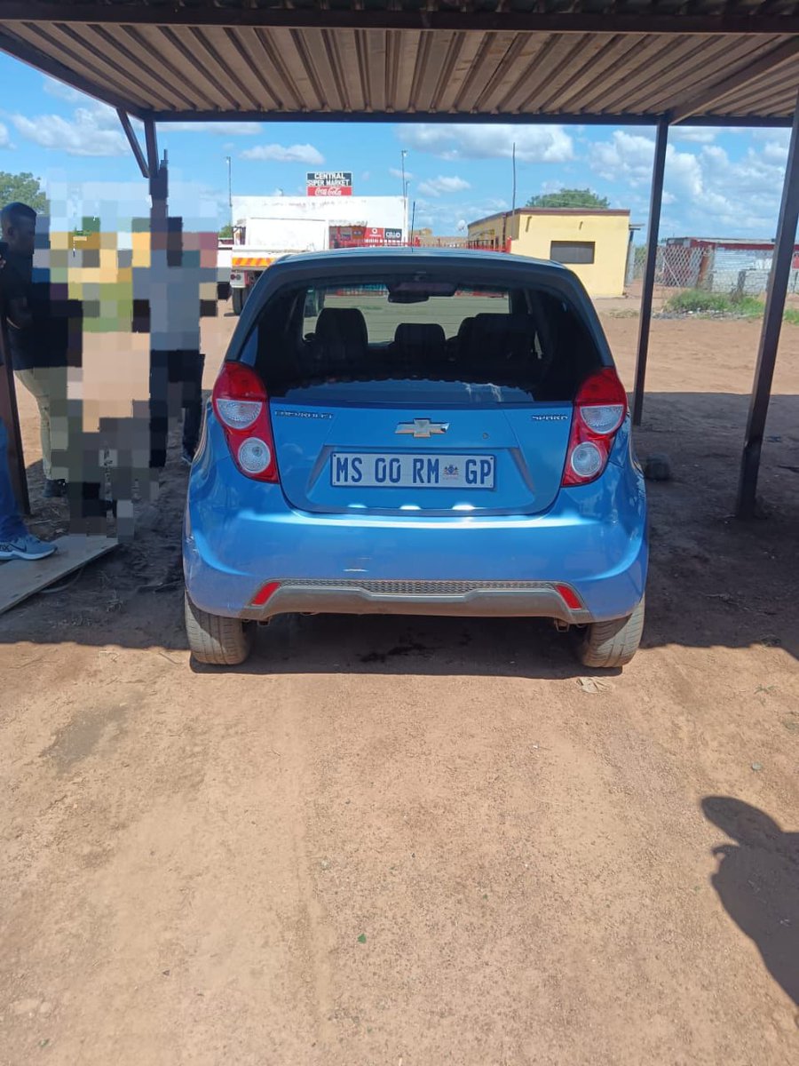 KayaNews's tweet image. JUST IN: Five people have been arrested on charges of hijacking, kidnapping and murder, after the partially decomposed bodies of two missing women were found at a plot in Poortjie near Orange Farm, last Thursday.

Nontokozo Mazibuko and Andiswa Sontangane were last seen in…