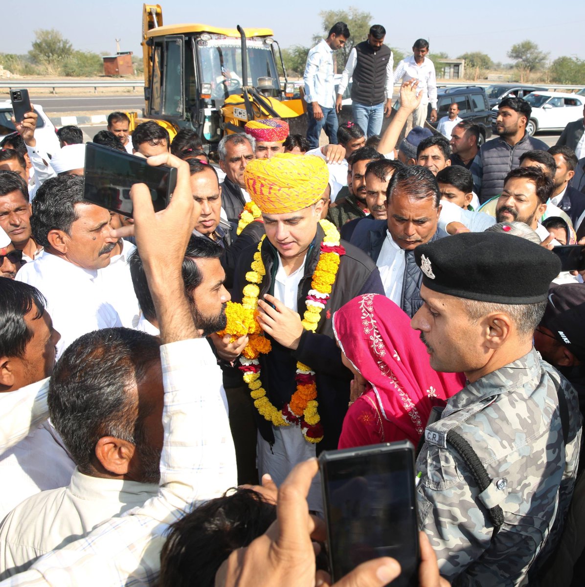 धोरीमन्ना के रास्ते में मुलाकातों का सिलसिला।