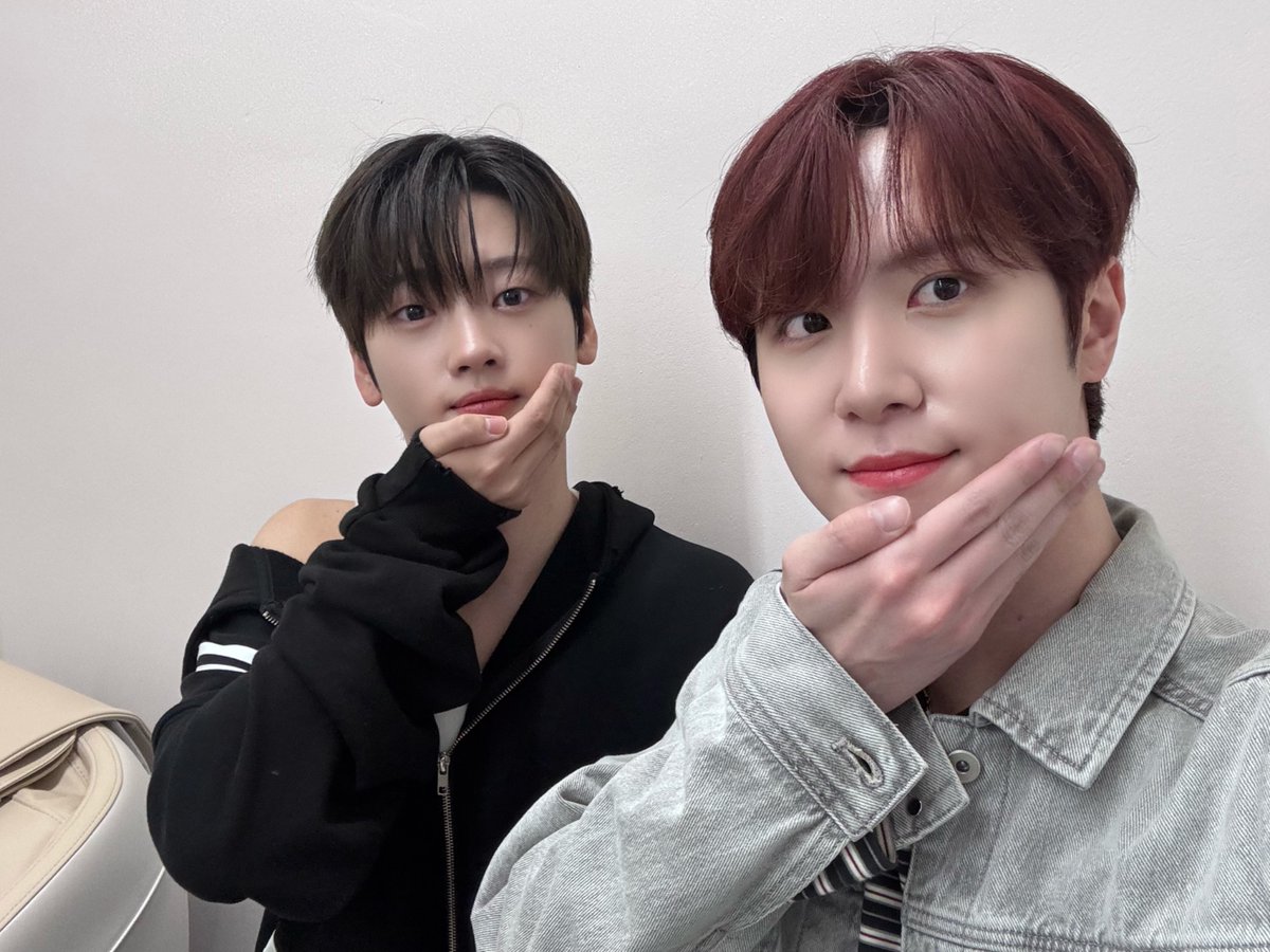 WEi】 𝐖𝐄𝐢 𝟖𝐭𝐡 𝐌𝐢𝐧𝐢 𝐀𝐥𝐛𝐮𝐦 [𝐖𝐨𝐧𝐝𝐞𝐫𝐥𝐚𝐧𝐝