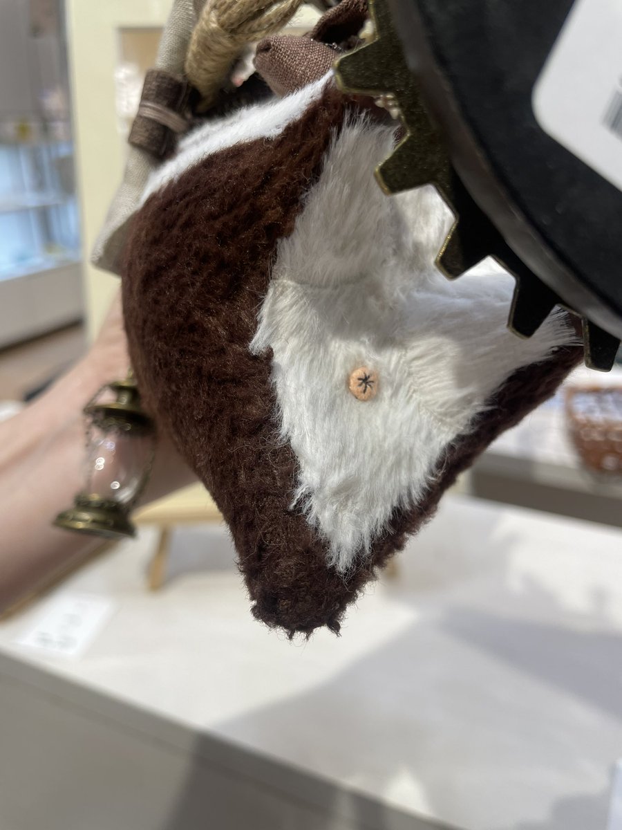 kogoさんの船乗りペンギンさんに感動😭ご本人がおられたのでなんとペンケツまで見せて頂けました✨剥製じゃないのにまるで剥製レベルのリアルさで途方もない作業量が目に浮かびます、、🙏#ならペンランド