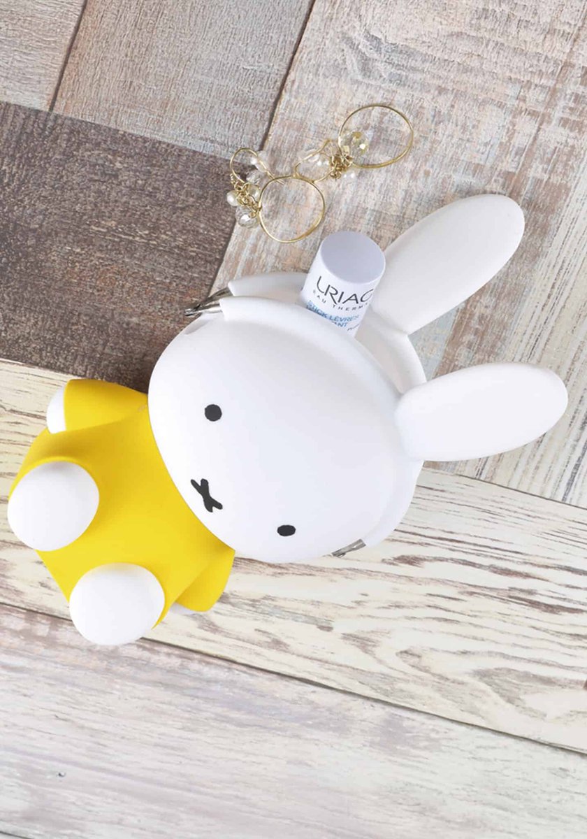 The 3D POCHI miffy (Yellow) case keeps your small essentials neatly tucked away. Soft silicone, a flexible feel, and that unmistakable Miffy charm that instantly brightens your day 🐰✨

Shop the 3D POCHI miffy now and keep your essentials smiling 🛍️💛kigurumi-shop.com/3d-pochi-miffy…