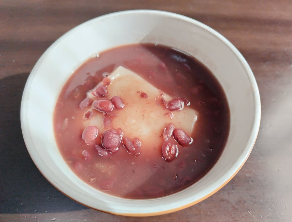 お昼ごはん

ぜんざい

昨日から頭痛で弱っています😖💥
何で痛いのかなぁと思ってたら熱帯低気圧が発生してる⤵️
元旦のお雑煮以来、胃腸の調子が微妙で控えていたお餅
どうしても食べたくてぜんざいに
体が温まる～😆